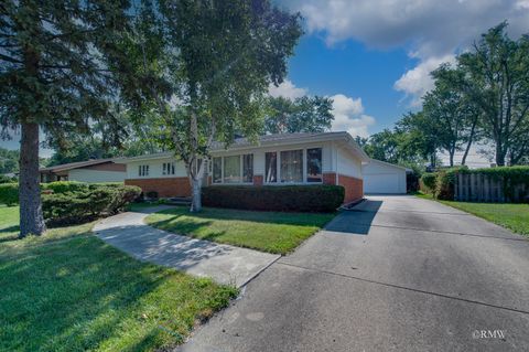 Photo of 365 Washington Boulevard, Hoffman Estates, IL 60169 (MLS # 12542351)