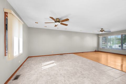 Tiny photo for 365 Washington Boulevard, Hoffman Estates, IL 60169 (MLS # 12542351)
