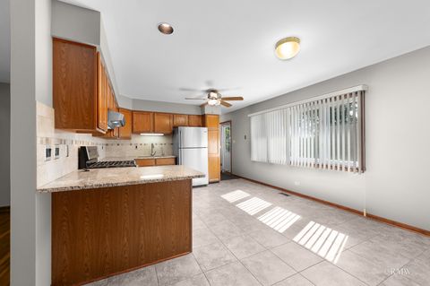 Tiny photo for 365 Washington Boulevard, Hoffman Estates, IL 60169 (MLS # 12542351)