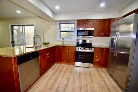 Tiny photo for 651 White Court, Gurnee, IL 60031 (MLS # 12598449)