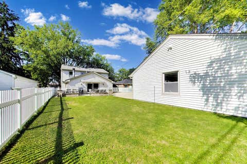 Tiny photo for 833 E Rockland Road, Libertyville, IL 60048 (MLS # 12736427)