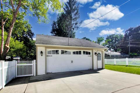 Tiny photo for 833 E Rockland Road, Libertyville, IL 60048 (MLS # 12736427)