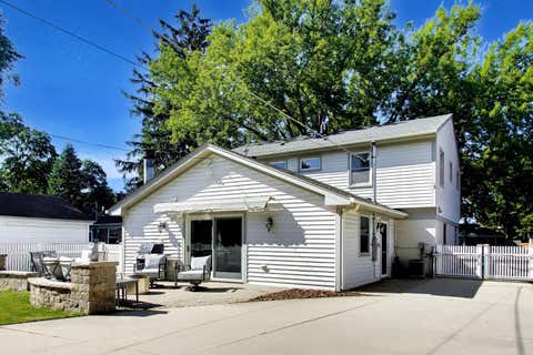 Tiny photo for 833 E Rockland Road, Libertyville, IL 60048 (MLS # 12736427)