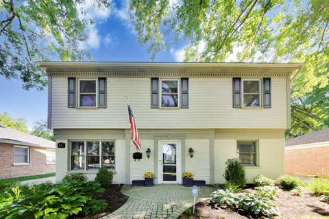 Photo of 833 E Rockland Road, Libertyville, IL 60048 (MLS # 12736427)