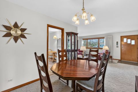 Tiny photo for 102 W Elaine Circle, Prospect Heights, IL 60070 (MLS # 12621180)