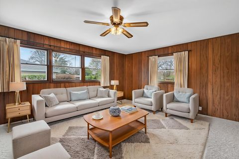 Tiny photo for 102 W Elaine Circle, Prospect Heights, IL 60070 (MLS # 12621180)