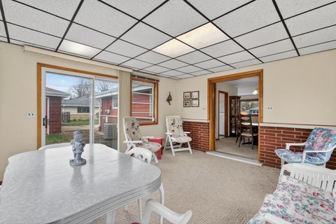 Tiny photo for 102 W Elaine Circle, Prospect Heights, IL 60070 (MLS # 12621180)
