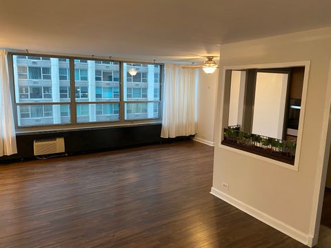 Tiny photo for 3550 N Lake Shore Drive #924, Chicago, IL 60657 (MLS # 12519392)