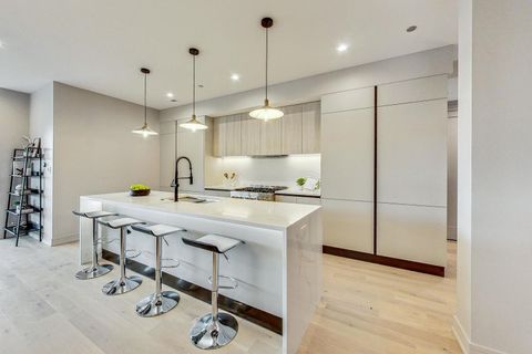 Tiny photo for 613 N Ogden Avenue #5W, Chicago, IL 60642 (MLS # 12552116)