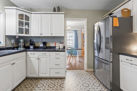 Tiny photo for 1233 E Jefferson Street, Bloomington, IL 61701 (MLS # 12525006)