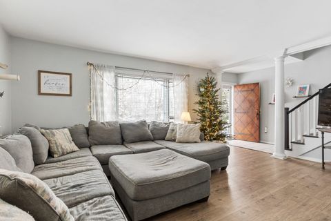 Tiny photo for 1233 E Jefferson Street, Bloomington, IL 61701 (MLS # 12525006)