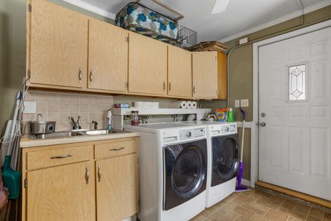 Tiny photo for 1233 E Jefferson Street, Bloomington, IL 61701 (MLS # 12525006)