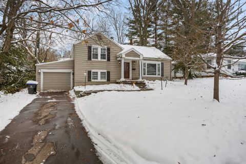 Tiny photo for 1233 E Jefferson Street, Bloomington, IL 61701 (MLS # 12525006)