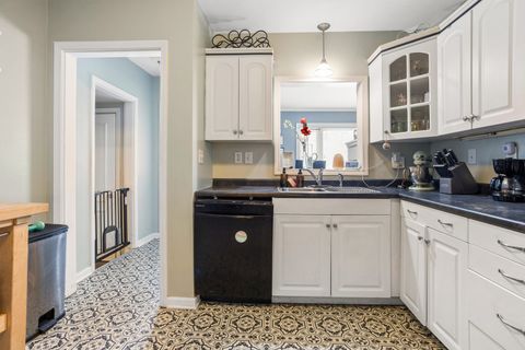 Tiny photo for 1233 E Jefferson Street, Bloomington, IL 61701 (MLS # 12525006)