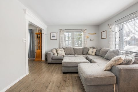 Tiny photo for 1233 E Jefferson Street, Bloomington, IL 61701 (MLS # 12525006)