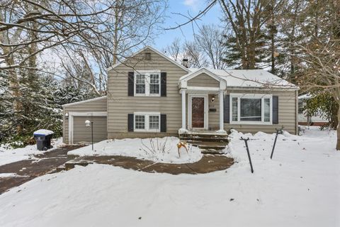 Photo of 1233 E Jefferson Street, Bloomington, IL 61701 (MLS # 12525006)