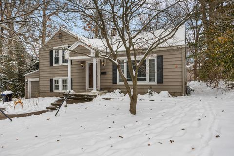 Tiny photo for 1233 E Jefferson Street, Bloomington, IL 61701 (MLS # 12525006)
