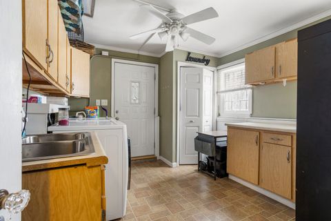 Tiny photo for 1233 E Jefferson Street, Bloomington, IL 61701 (MLS # 12525006)