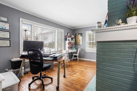 Tiny photo for 1233 E Jefferson Street, Bloomington, IL 61701 (MLS # 12525006)