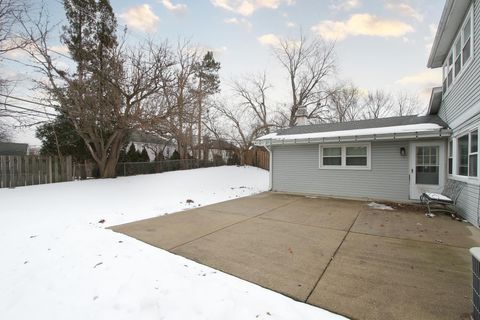 Tiny photo for 1665 CHIPPENDALE Road, Hoffman Estates, IL 60169 (MLS # 12562588)