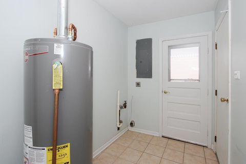 Tiny photo for 1665 CHIPPENDALE Road, Hoffman Estates, IL 60169 (MLS # 12562588)