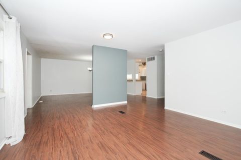 Tiny photo for 1665 CHIPPENDALE Road, Hoffman Estates, IL 60169 (MLS # 12562588)