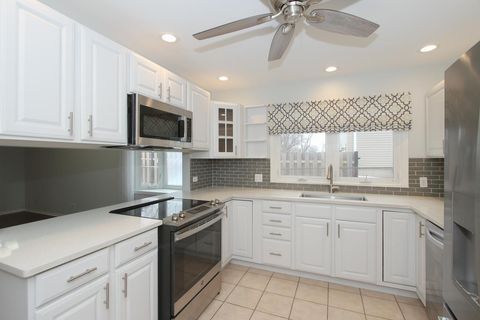 Tiny photo for 1665 CHIPPENDALE Road, Hoffman Estates, IL 60169 (MLS # 12562588)