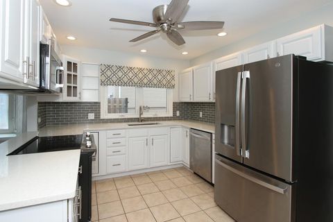 Tiny photo for 1665 CHIPPENDALE Road, Hoffman Estates, IL 60169 (MLS # 12562588)