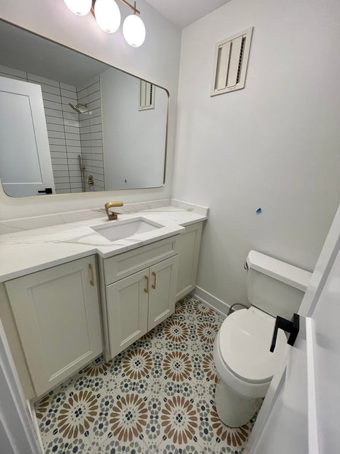 Tiny photo for 2460 W Talcott Road #220, Park Ridge, IL 60068 (MLS # 12714735)