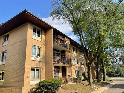 Tiny photo for 2460 W Talcott Road #220, Park Ridge, IL 60068 (MLS # 12714735)
