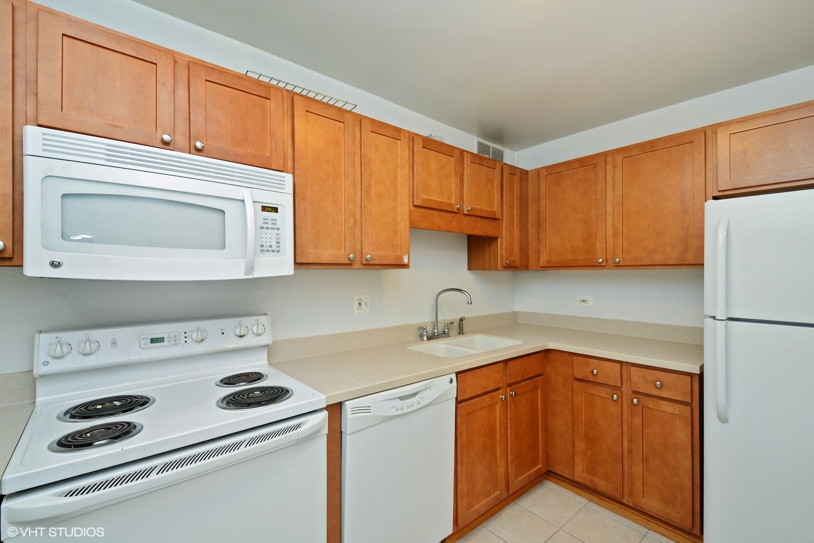 211 E Ohio Street 2505