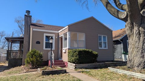 Photo of 2008 44th Street, Rock Island, IL 61201 (MLS # 12587579)