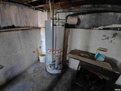 Tiny photo for 201 N WASHINGTON Street, Mcleansboro, IL 62859 (MLS # EB460330)