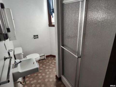 Tiny photo for 201 N WASHINGTON Street, Mcleansboro, IL 62859 (MLS # EB460330)