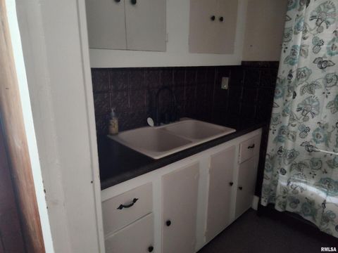 Tiny photo for 201 N WASHINGTON Street, Mcleansboro, IL 62859 (MLS # EB460330)