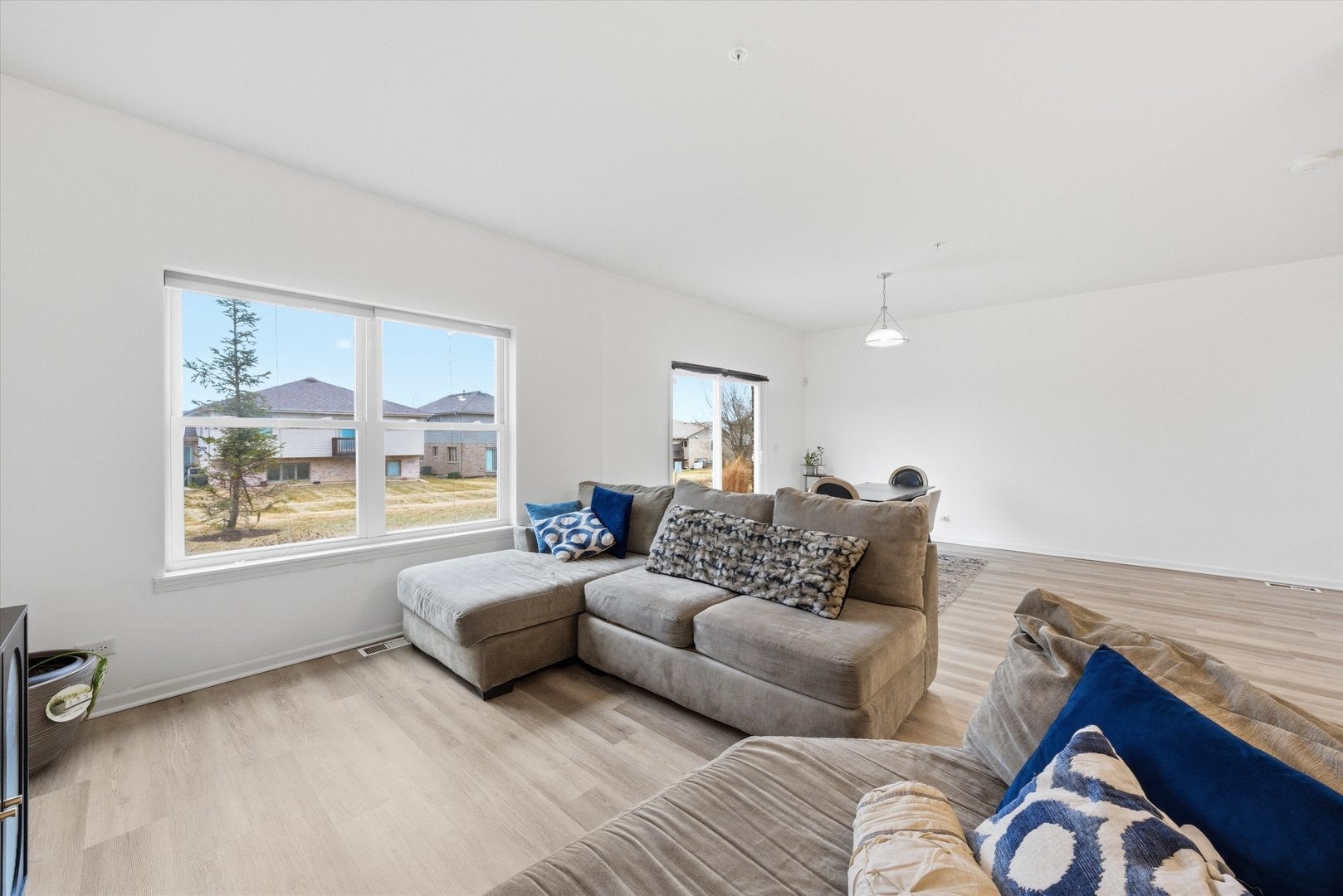 1010 Regent Drive - Photo 4
