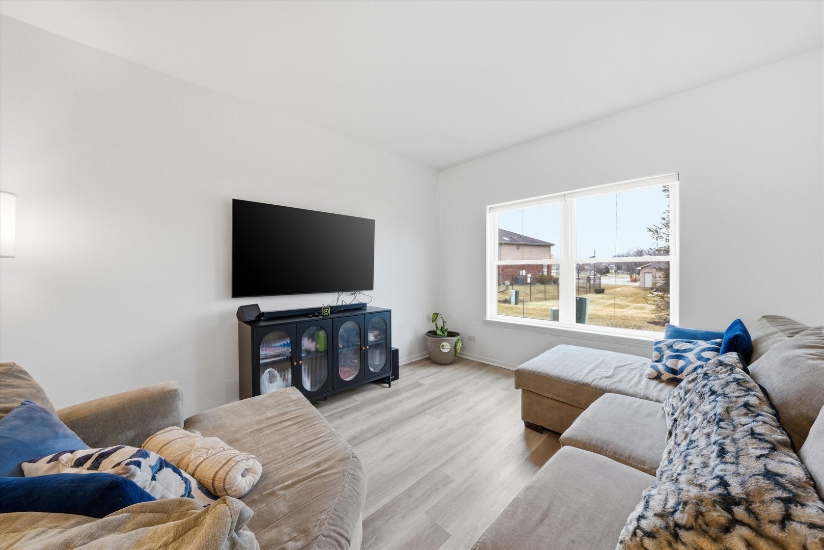 1010 Regent Drive - Photo 3