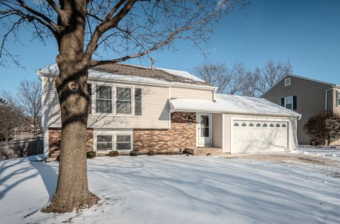 Photo of 965 Independence Avenue, St. Charles, IL 60174 (MLS # 12553905)