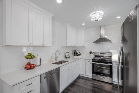 Tiny photo for 965 Independence Avenue, St. Charles, IL 60174 (MLS # 12553905)