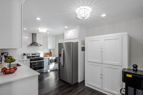 Tiny photo for 965 Independence Avenue, St. Charles, IL 60174 (MLS # 12553905)