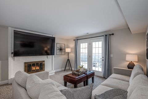 Tiny photo for 965 Independence Avenue, St. Charles, IL 60174 (MLS # 12553905)