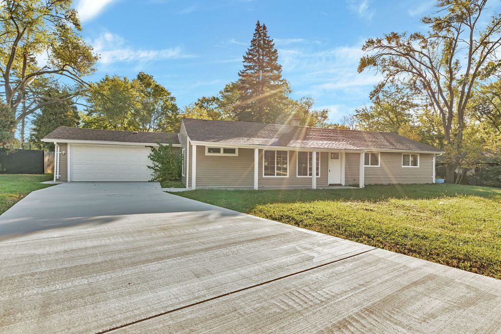 Photo for 17925 John Avenue, Country Club Hills, IL 60478 (MLS # 12497523)