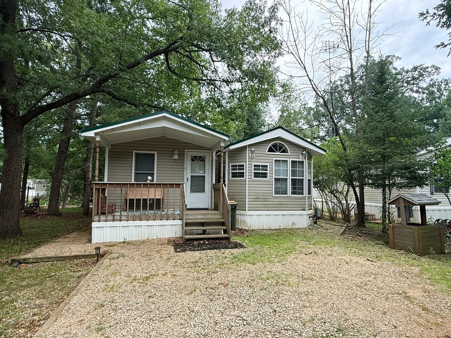 3-93 Woodhaven Lakes