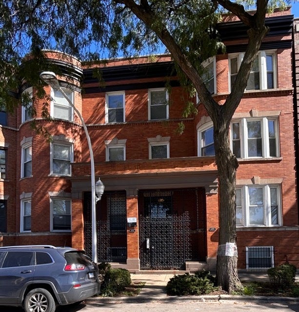 Photo 1 of 11 — 4953 S Calumet Avenue 3S, Chicago, IL 60615