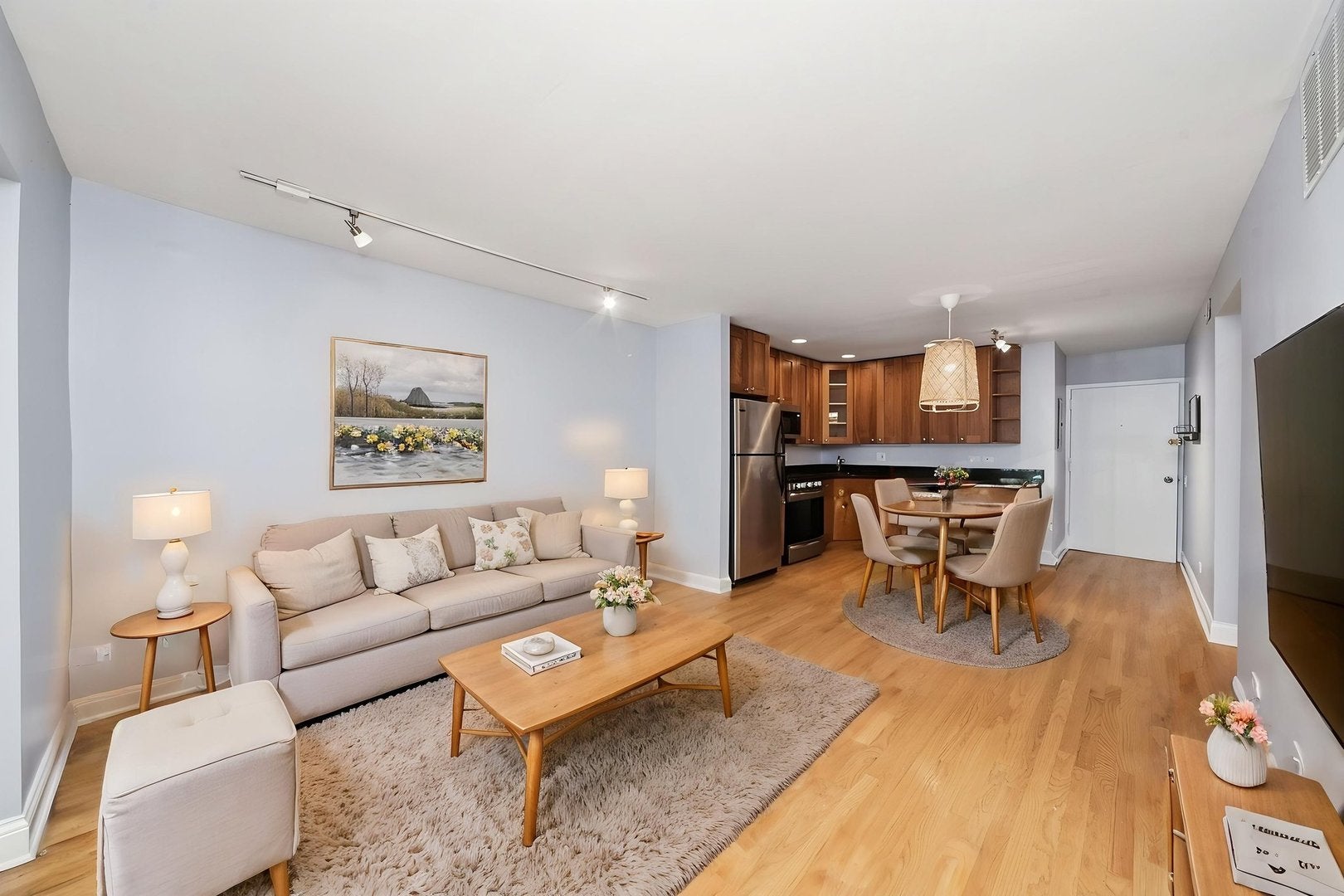 2140 N LINCOLN Avenue 5202