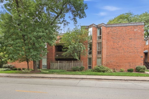 Tiny photo for 2140 N LINCOLN Avenue #5202, Chicago, IL 60614 (MLS # 12783868)