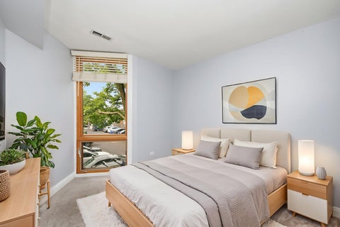Tiny photo for 2140 N LINCOLN Avenue #5202, Chicago, IL 60614 (MLS # 12783868)