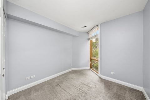 Tiny photo for 2140 N LINCOLN Avenue #5202, Chicago, IL 60614 (MLS # 12783868)