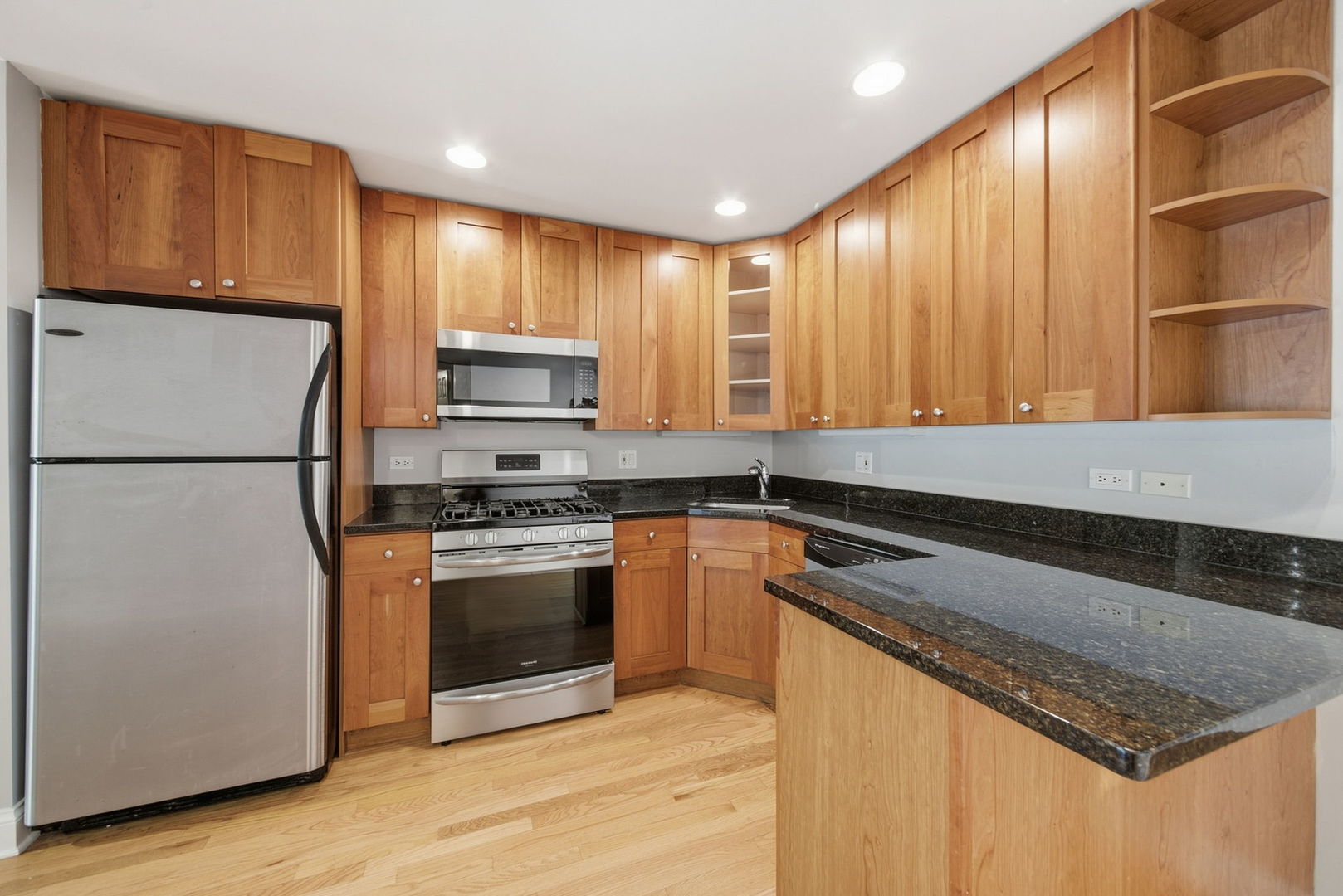 2140 N LINCOLN Avenue 5202