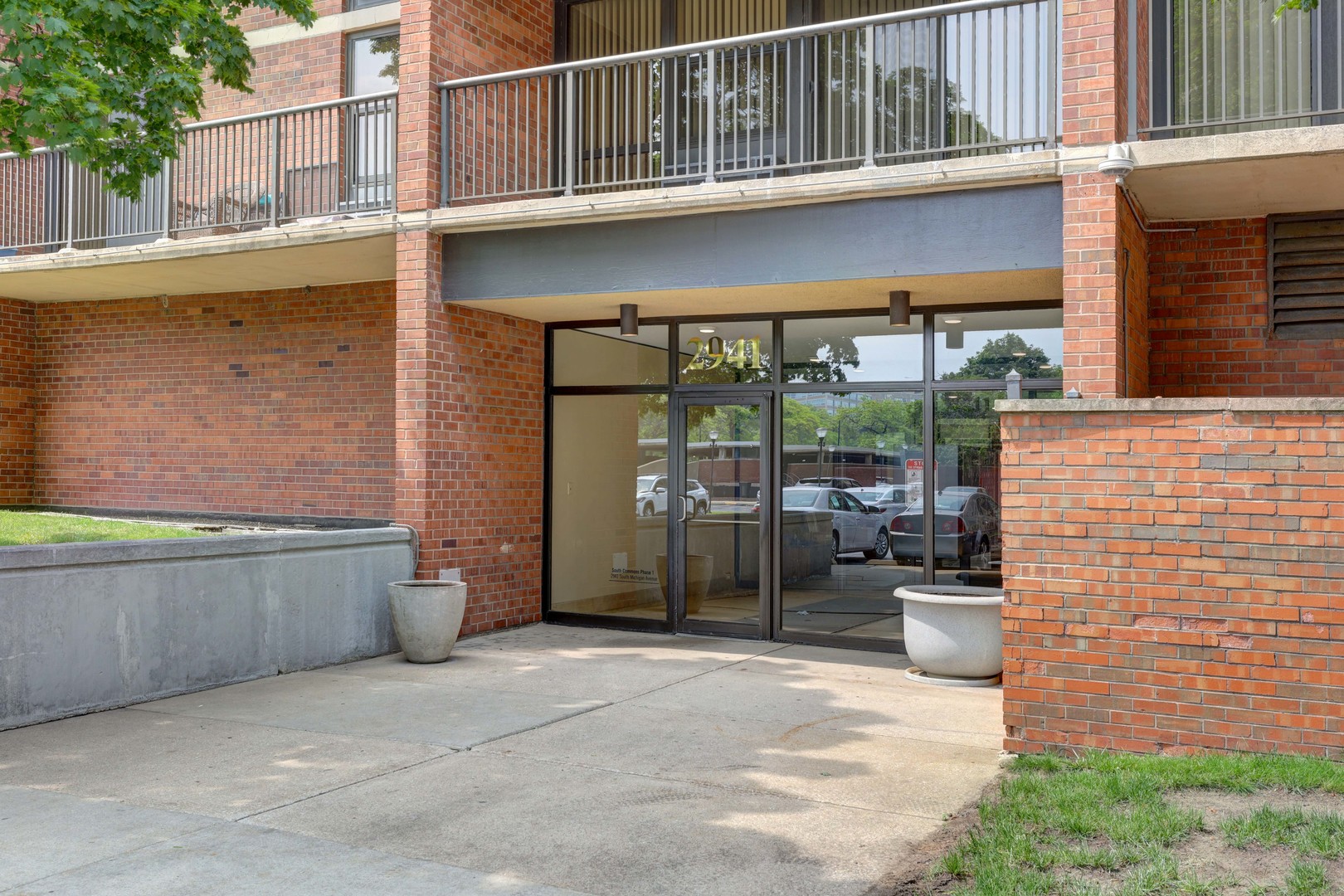 2941 S Michigan Avenue 305